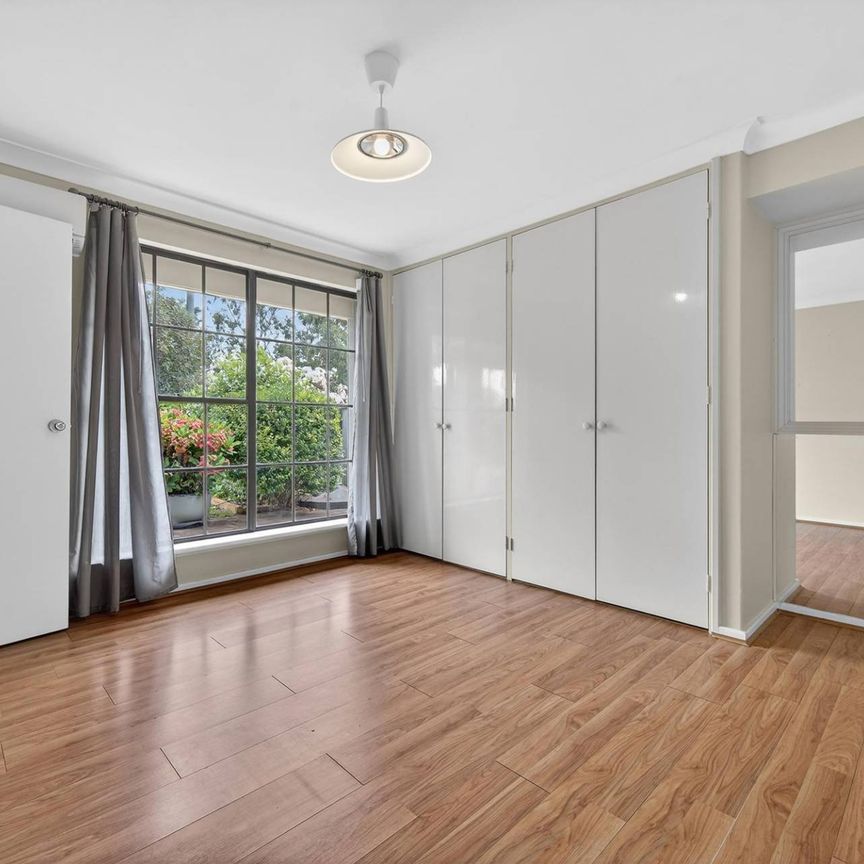 Private Family Oasis with Sparking Pool! - Garden and Pool Maintenance included - Photo 1