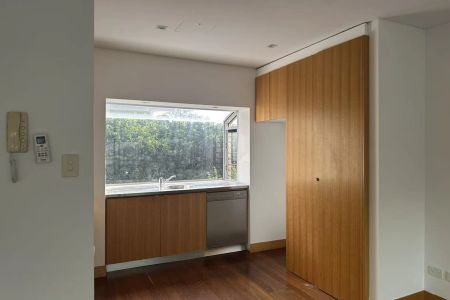 Upper Level 2 Bedrooms in Parkside! - Photo 2