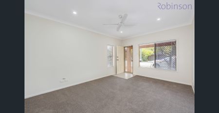 Fully renovated two bedroom unit with double garage 1km to Merewether beach - Photo 2