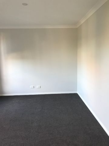 Luxurious Family Home! - Photo 4