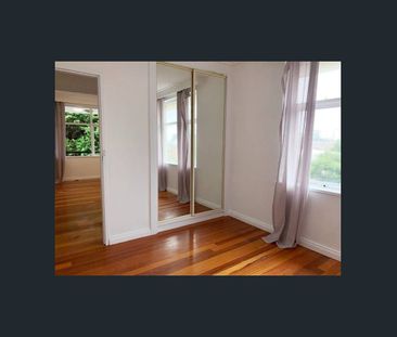 Just a stroll to Hadfield station!! - Photo 3