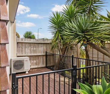 Flat Bush Gem! - Photo 1