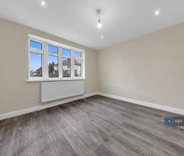 5 bedroom semi-detached house to rent - Photo 5