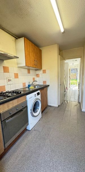 Room in a Shared House, Luke Howard Court, E13 - Photo 1