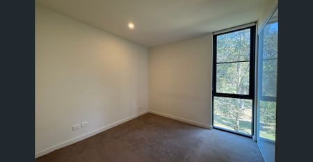 MODERN TWO BEDROOM APARTMENT - Photo 4