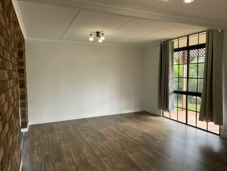 Freshly painted 3 bedroom Lowset home - Photo 3