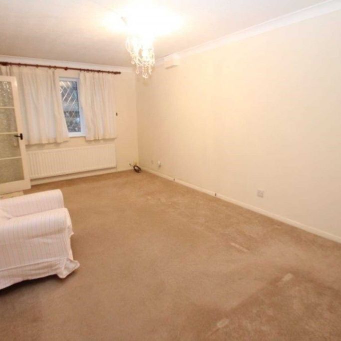 3 bed End Terrace House for rent - Photo 1