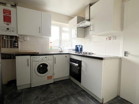 3 bedroom flat to rent - Photo 5