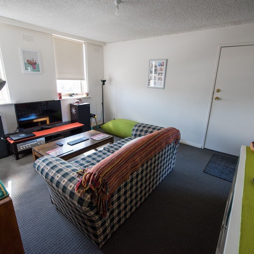 Spacious & Sunlit 2-Bedroom Apartment in the Heart of Brunswick - Photo 1