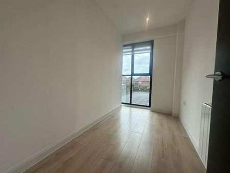 Slough, Berkshire, SL1 - Photo 4