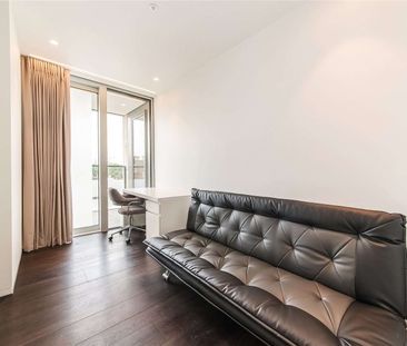 This beautiful modern 3 bedroom apartment in the highly desirable Nova building, with 24/7 concierge, parking, gym, cinema, lounge and roof terrace. - Photo 1