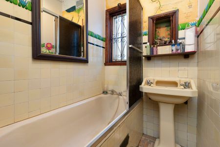 Charming full brick family oasis with two street access - Bordering Belmore - Photo 3