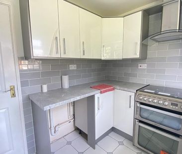 3 bedroom semi-detached house to rent - Photo 6