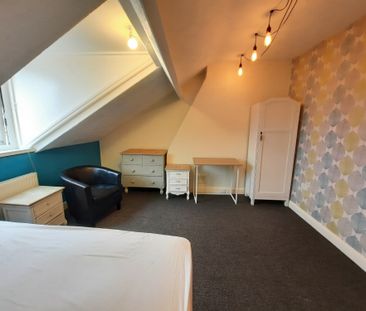 Quiet, modern and clean house share, close to town centre - Photo 6