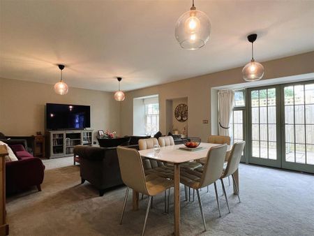 4 bedroom terraced house to rent - Photo 3