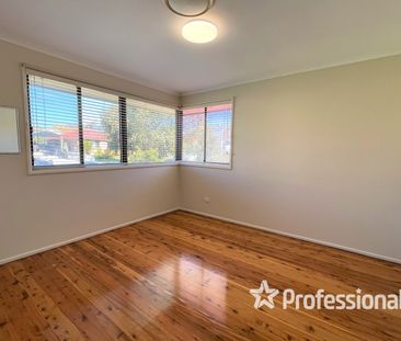 8 Grose Avenue, Lurnea NSW 2170 - Photo 5