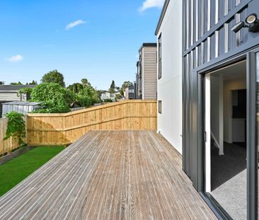 Enjoy easy living in the heart of Hamilton in this modern, two leve... - Photo 2