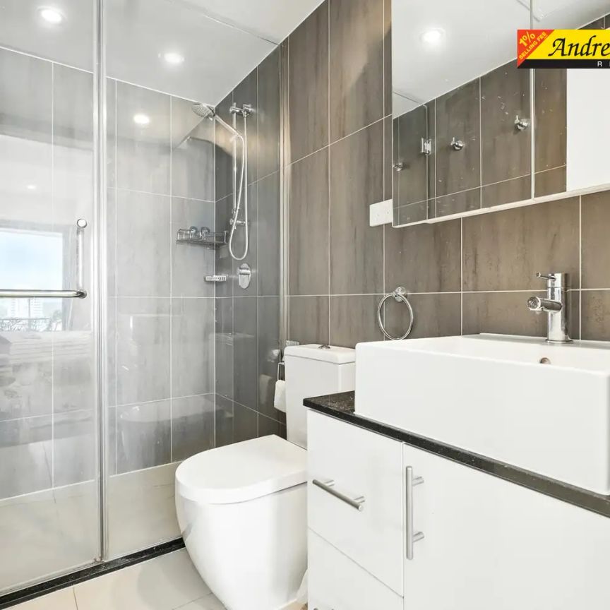 “Luxurious Three-Bedroom Plus Study Apartment with Panoramic Views” - Photo 1