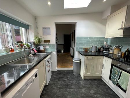 2 Bedroom Terraced House To Rent - Photo 2