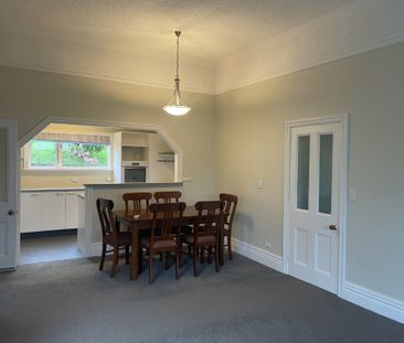 Tidy Two Bedroom - Photo 2