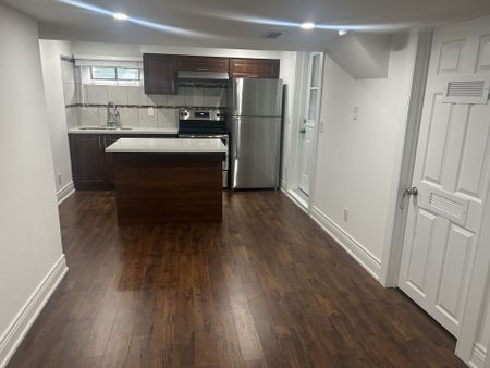 For Lease - 4057 Taffey Crescent Unit# Lower, Mississauga, Ontario - Photo 2