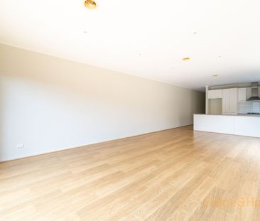 Spacious & Stylish Street-Front Townhouse in a Prime Coburg Location! - Photo 2