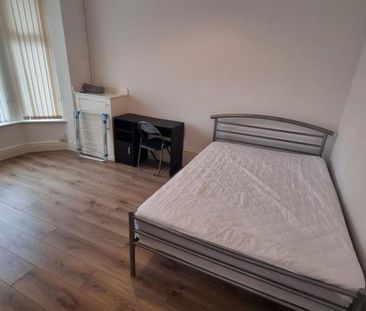 4 bedroom terraced house to rent - Photo 3