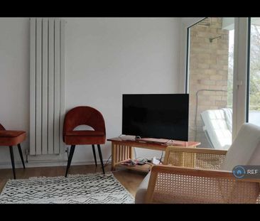1 bedroom in a flat share to rent - Photo 1