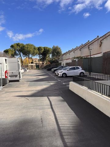 Luxury Semidetached House for rent in Madrid, Spain - Photo 3