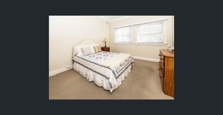 Spacious Family Home Backing Directly Onto Nagle Park - Photo 4