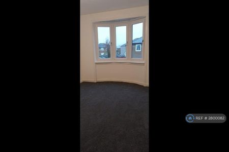 3 bedroom flat to rent - Photo 3