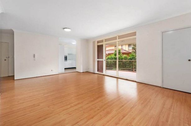 3 Bedroom Unit in Handy Location!! - Photo 1