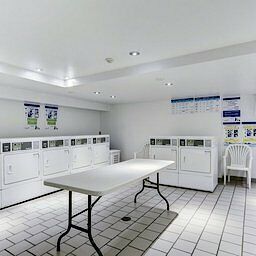 5500 Borden Avenue, Côte Saint-Luc, QC - Photo 1