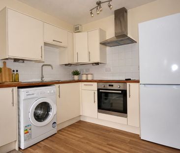 Oriental Road, Woking - Photo 3