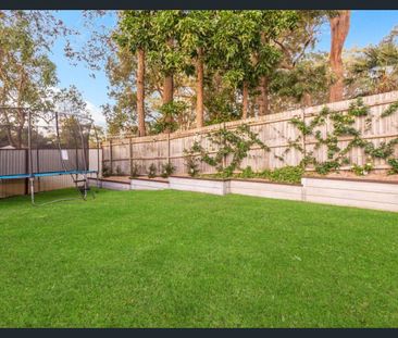 GREAT 4 BEDROOM, 3 BATH HOME WITHIN A SHORT WALK TO TRAINS - Photo 4