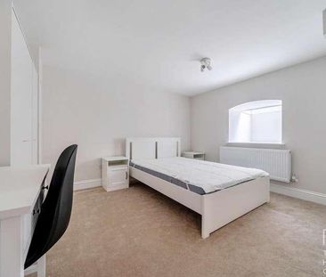 Grosvenor Road, Aldershot, GU11 - Photo 2