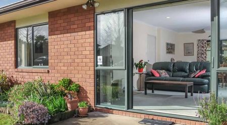 Charming 3BR Home with Garden in Papakura - Photo 5