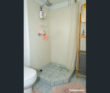 4 Bedroom, 2 Bathroom home - Close to town! - Photo 5