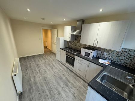 2 bed Terraced - To Let - Photo 2