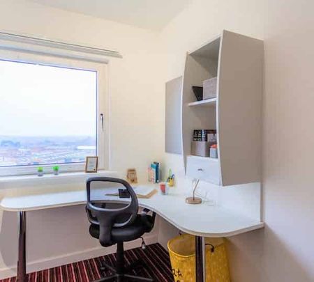 Three Bed Apartment - Photo 3