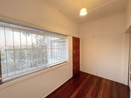 Charming Art deco 2 Bedroom Unit in BSH Catchment - Photo 4