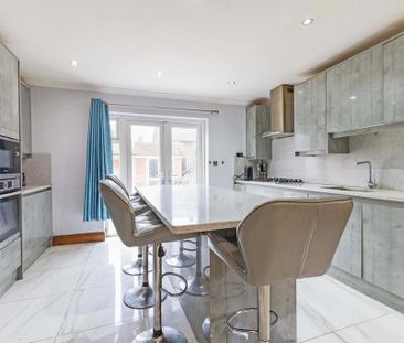 4 bedroom semi-detached house to rent - Photo 6