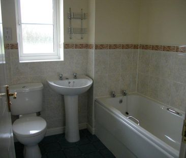 3 bedroom semi-detached house to rent - Photo 1