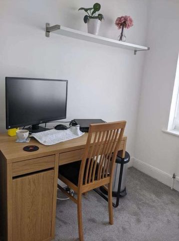 Castle Road, Grays, Essex, RM17 - Photo 4