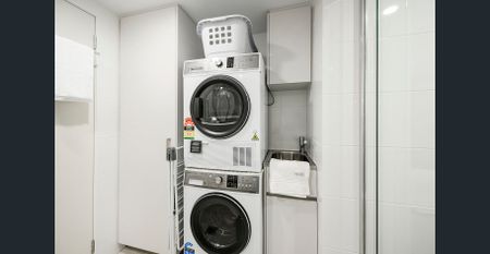 Stylish City Studio Retreat - Photo 2