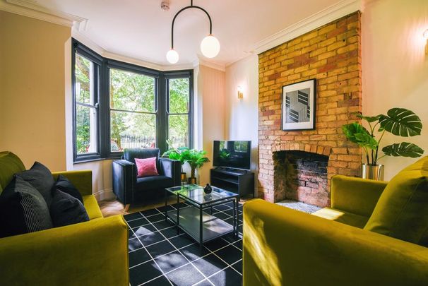 6 bedroom terraced house to rent - Photo 1