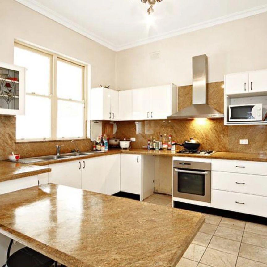 Spacious Four-Bedroom Home in Prime Ashfield Location - Photo 1