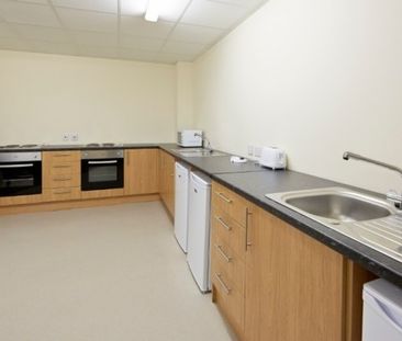 STUDENT ACCOMMODATION - SUNBRIDGE RD BD1**1 BED EN-SUITE**£65PW - Photo 4
