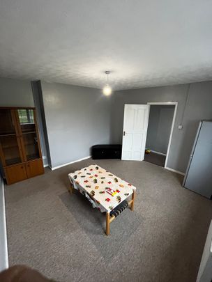 4 Bed Flat, Gainsborough Square, BS7 - Photo 1