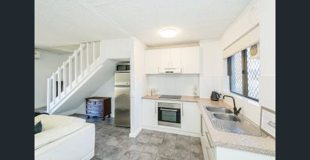 Unfurnished - Renovated 2-Bedroom Apartment in Prime Location - Photo 5